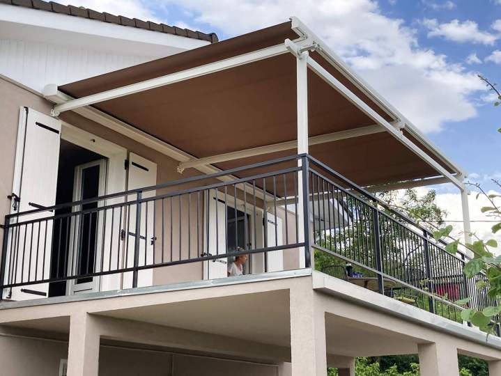 Stores intérieurs et extérieurs Pajay